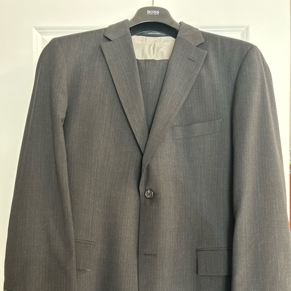 Boss 2 piece suit 42 short